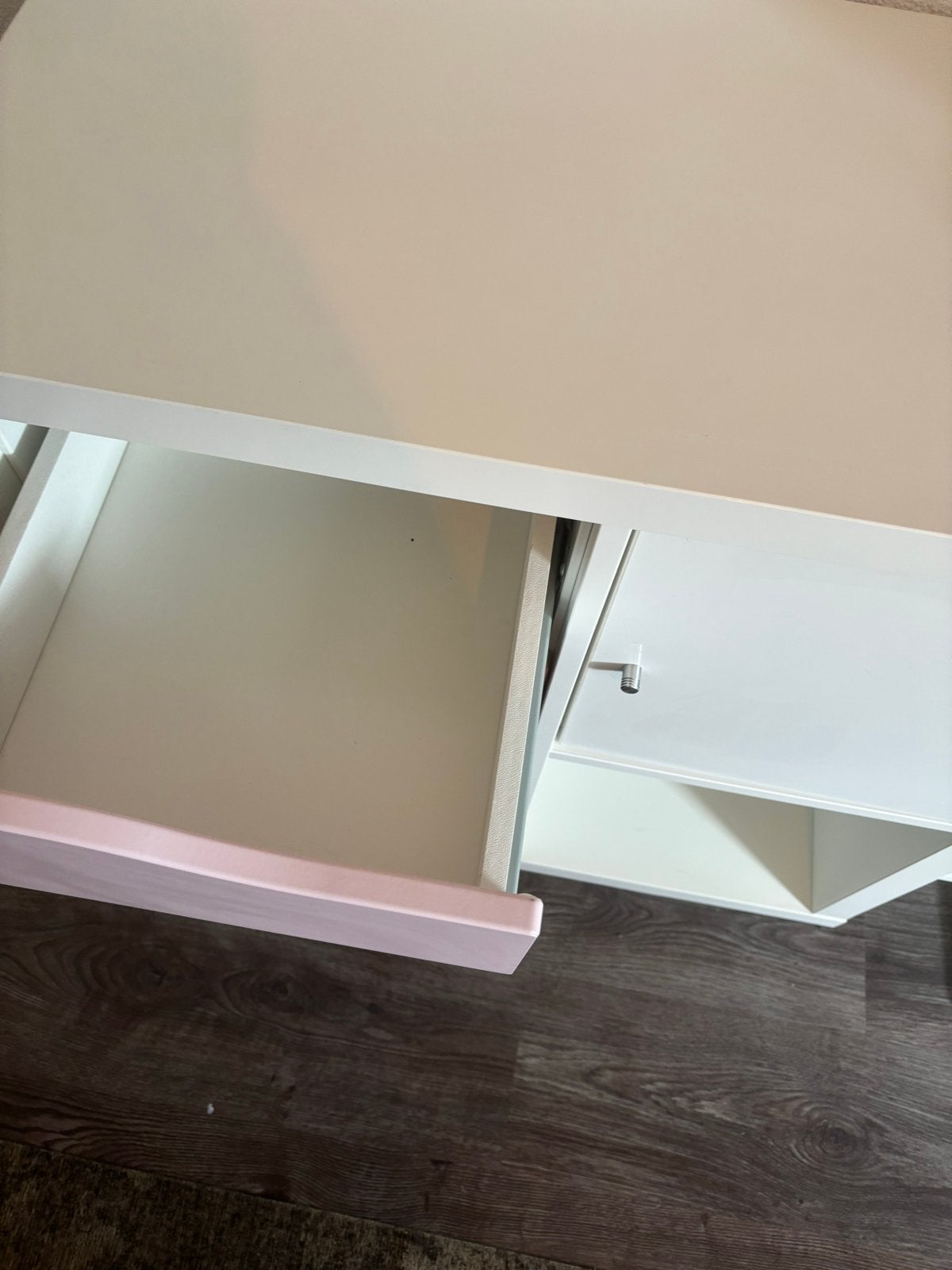 Ikea Kallax kast met roze lades en witte deuren, Ophalen, Zo goed als nieuw