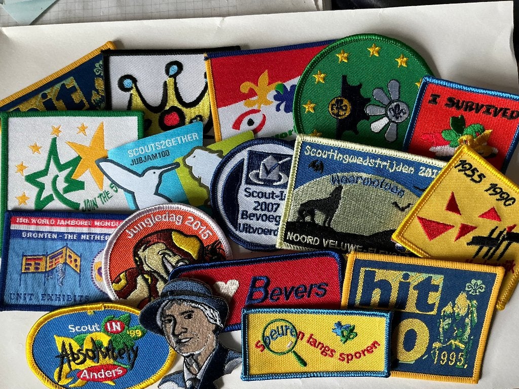 1 lot div insignes (17), Verzamelen, Ophalen of Verzenden, Gebruikt, Embleem, Speld of Insigne