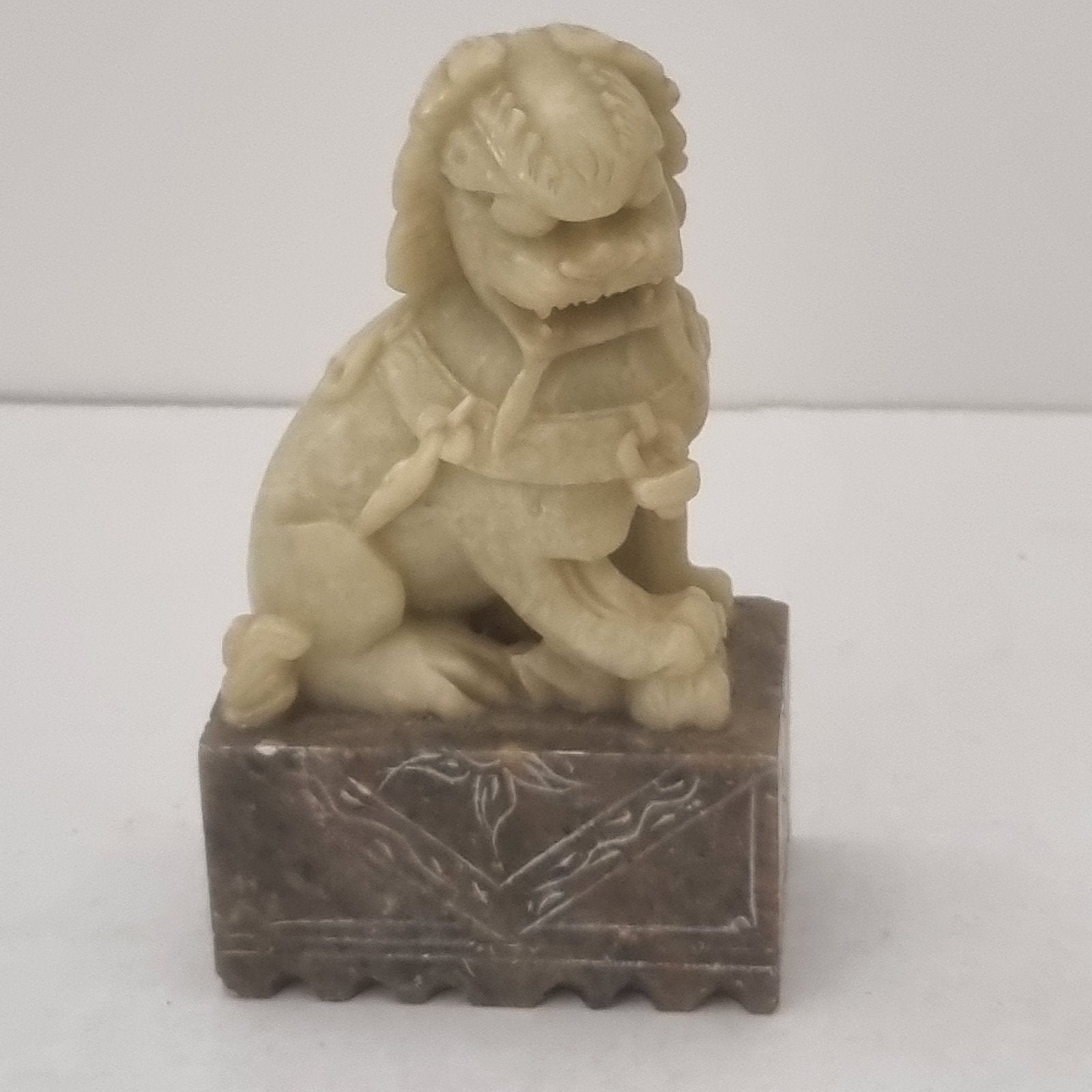Chinees Foo Dog Beeldje - Handgesneden Steen, Antiek en Kunst, Kunst | Beelden en Houtsnijwerken, Beeld, Steen of Keramiek, Zoogdier