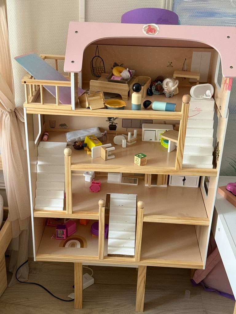 Groot houten poppenhuis met meubeltjes, Ophalen, Gebruikt, Poppenhuis