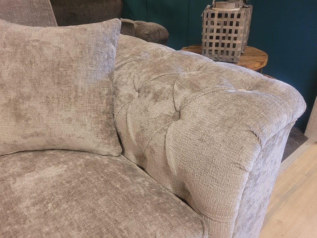 *OPRUIMING* Bank Maya 180 cm Stof Taupe €769,- NU €599,- (10, Huis en Inrichting, Banken | Bankstellen, 150 tot 200 cm, 75 tot 100 cm