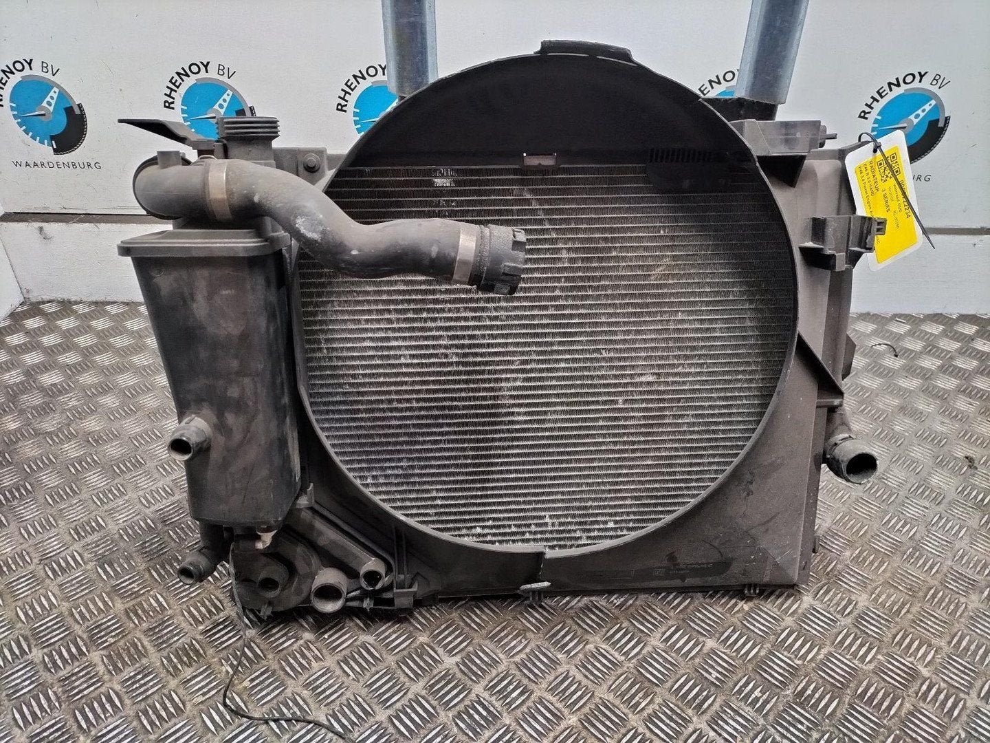 BMW 3 SERIES RADIATEUR 2004, Auto-onderdelen, Ophalen of Verzenden, Gebruikt, Stiba lid