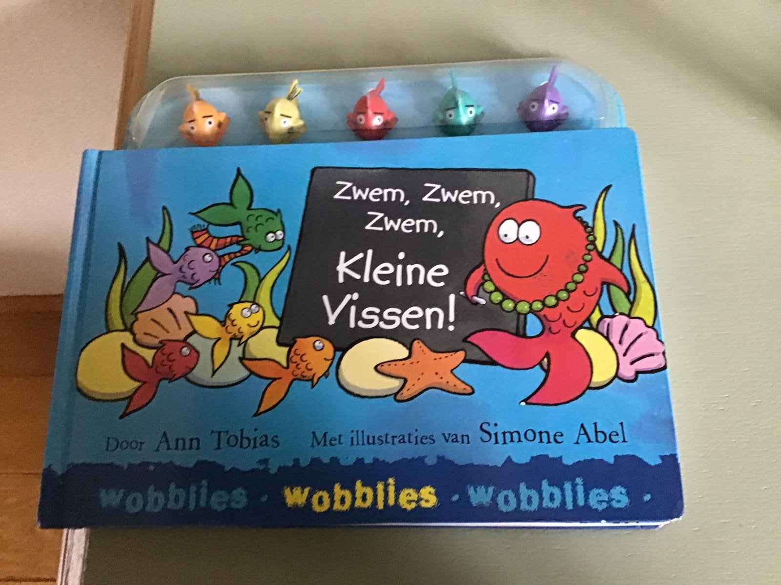 Boek Wobbiles Zwem, Zwem,Zwem, kleine vissen., Boeken, Ophalen of Verzenden, Zo goed als nieuw