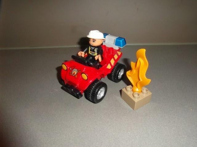 Duplo Brandweer buggy met poppetje en vuur, Kinderen en Baby's, Speelgoed | Duplo en Lego, Ophalen of Verzenden, Zo goed als nieuw