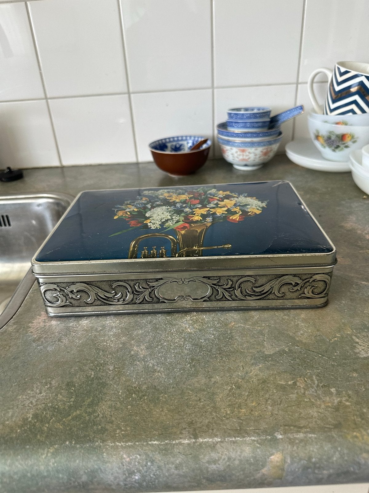 Vintage Patria koekblik met bloemen en muziekinstrument, Ophalen