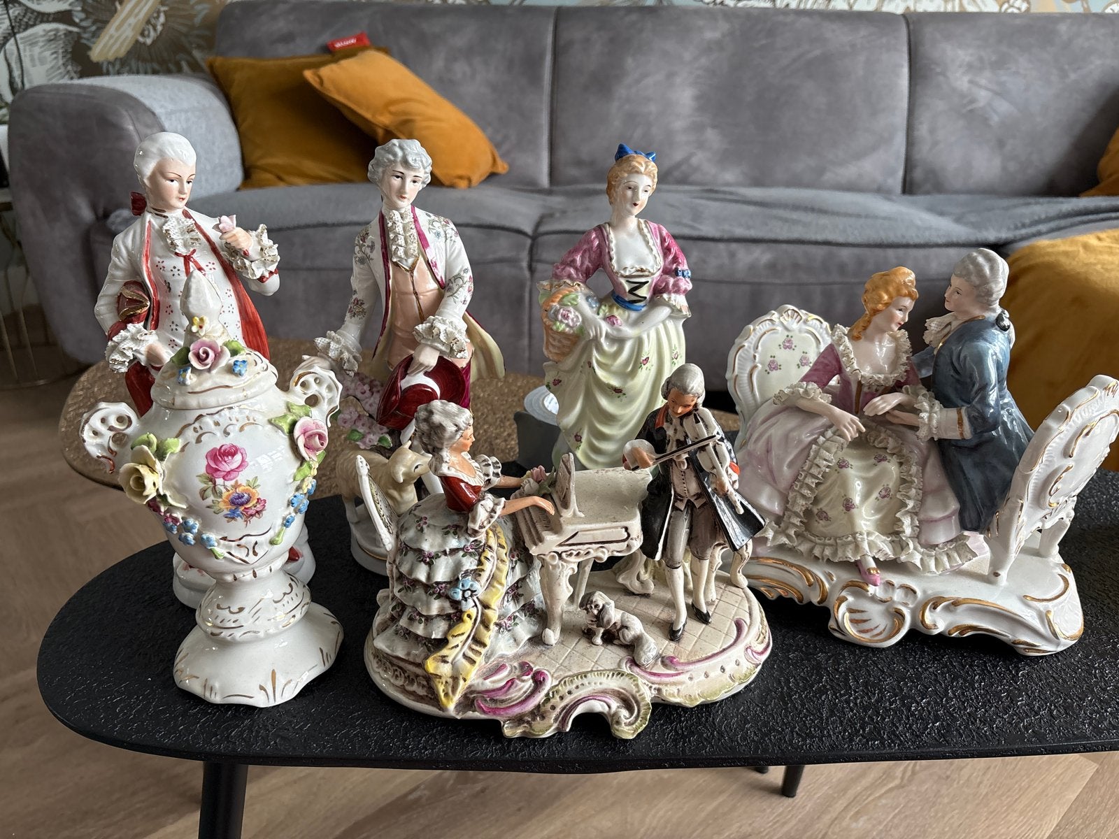 Antieke porseleinen beeldjes, Rococo stijl, Antiek en Kunst, Antiek | Porselein, Ophalen