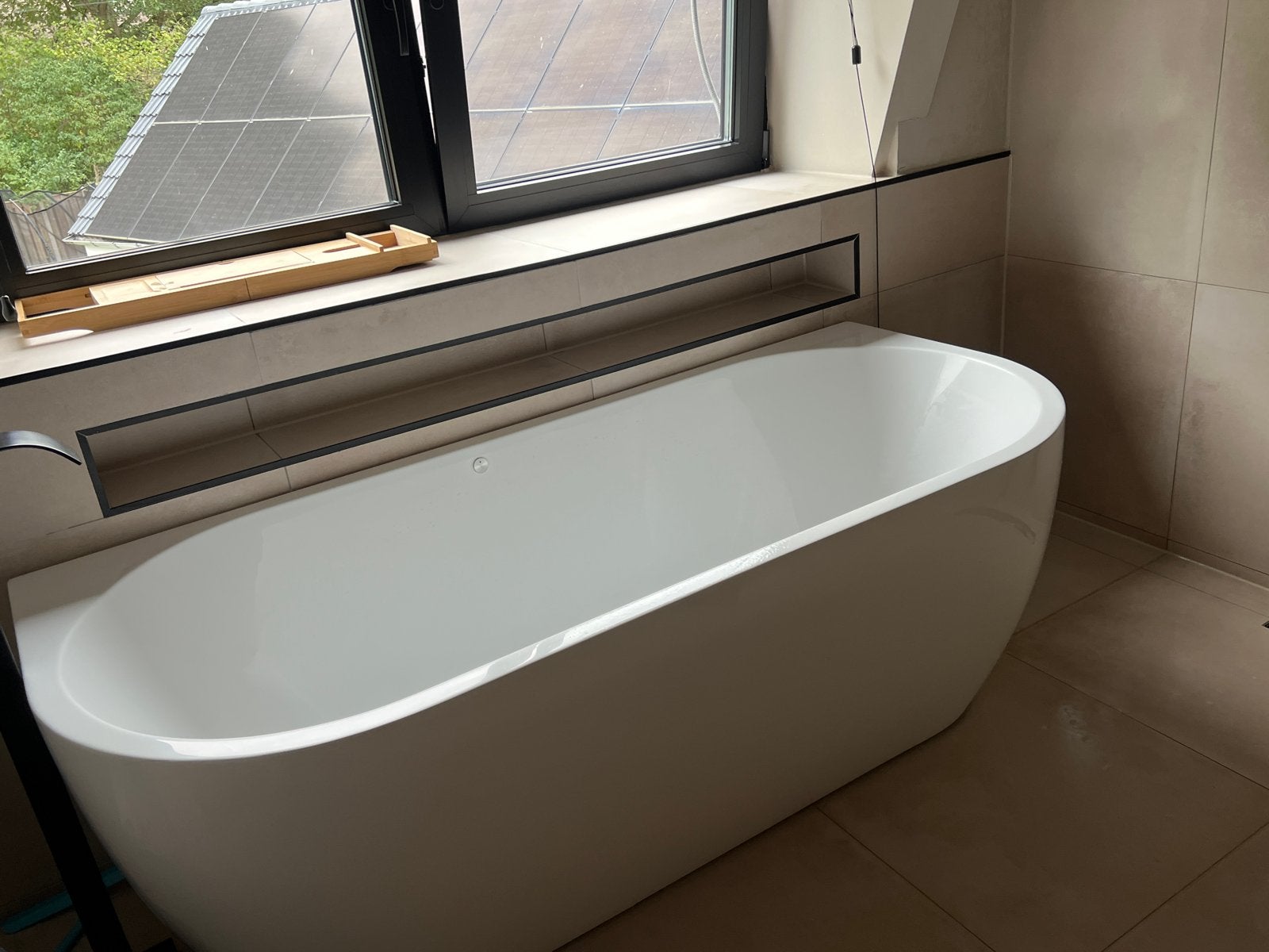 Halfvrijstaand ligbad met jacuzzi/bubbelbad functie, Ophalen of Verzenden, Zo goed als nieuw, Met bad