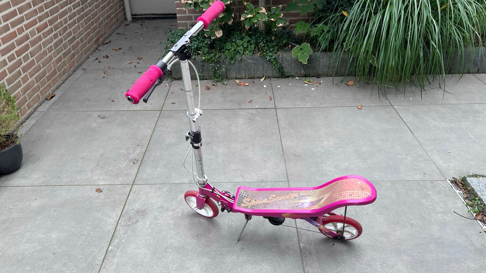 Roze Space Scooter - Gebruikt maar in goede staat, Fietsen en Brommers, Ophalen, Gebruikt, Gewone step