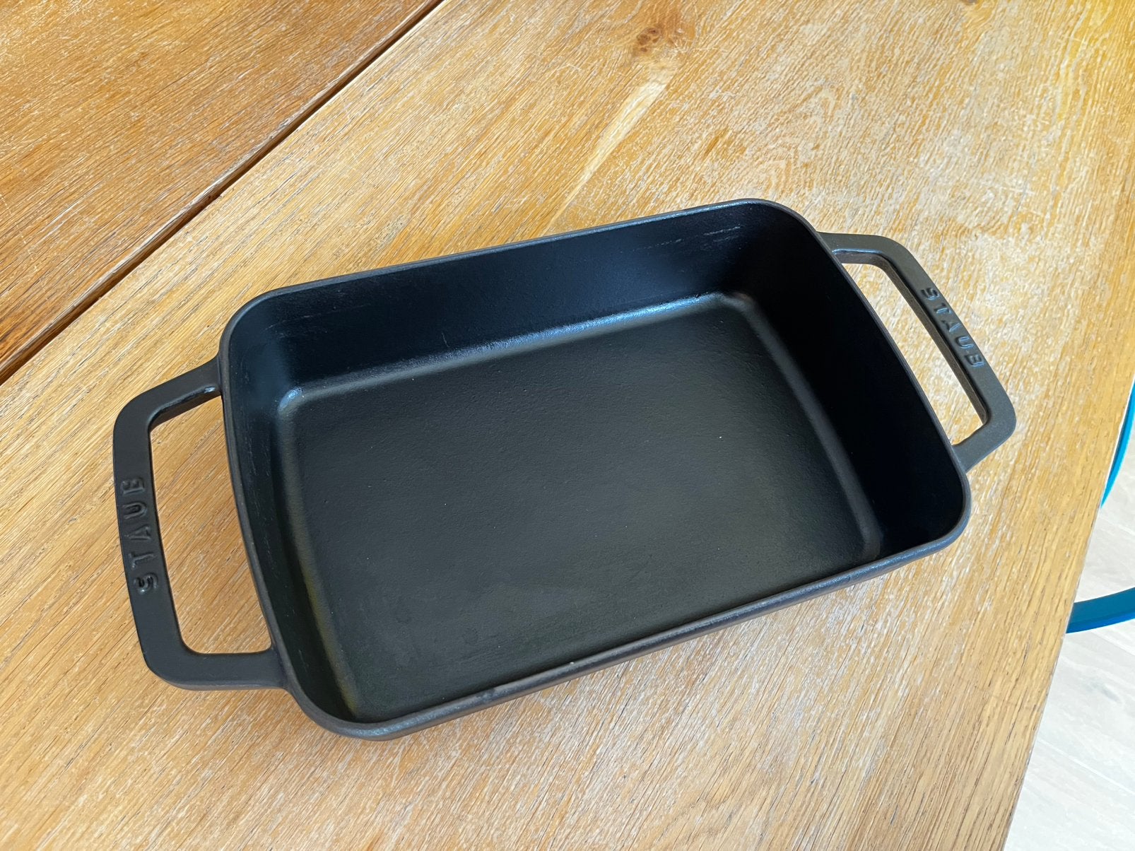 Staub gietijzer ovenschaal 30x20 cm, Ophalen, Gebruikt, Gietijzer, Met handvatten