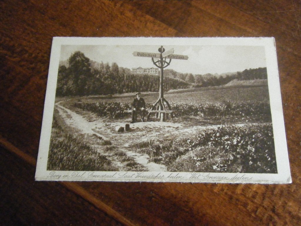 À29 - Berg en Dal - Grenspaal - Mooi/Oud, Ophalen of Verzenden, 1920 tot 1940, Gelderland