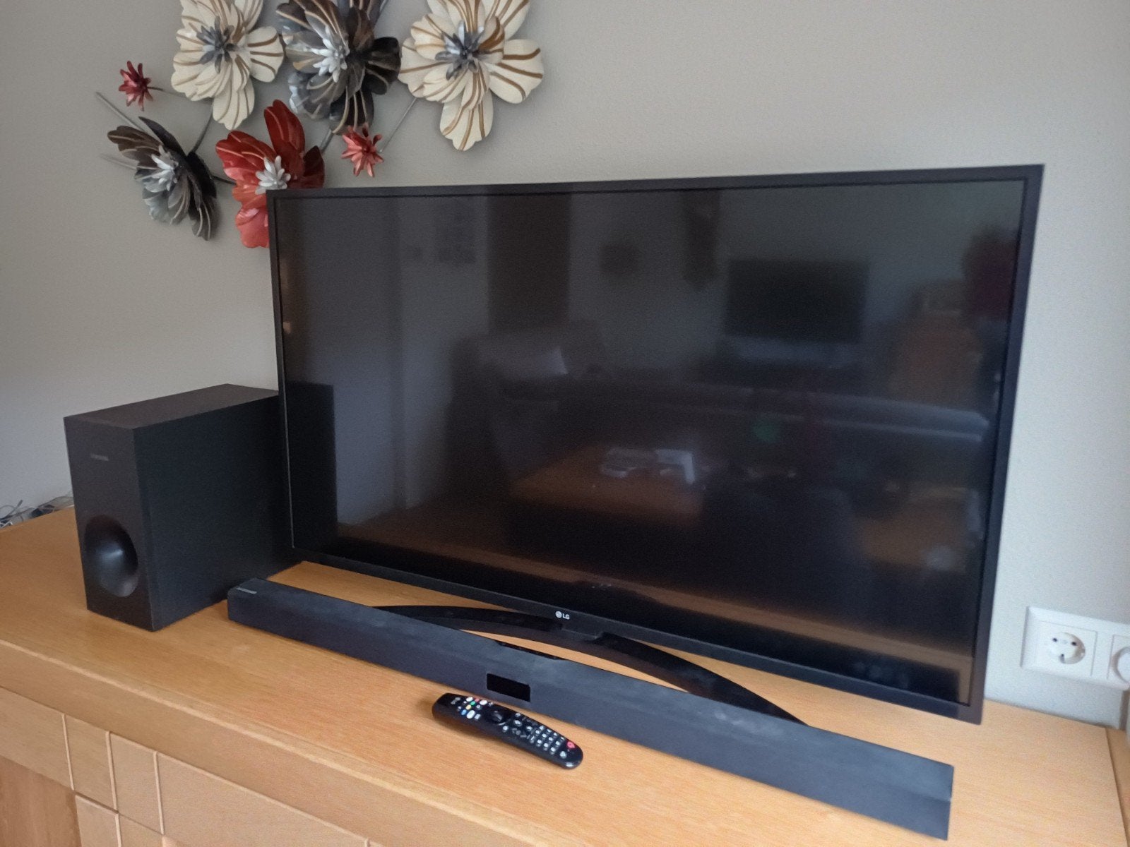 LG 43 inch TV met Samsung Soundbar en aansluitmateriaal, Ophalen
