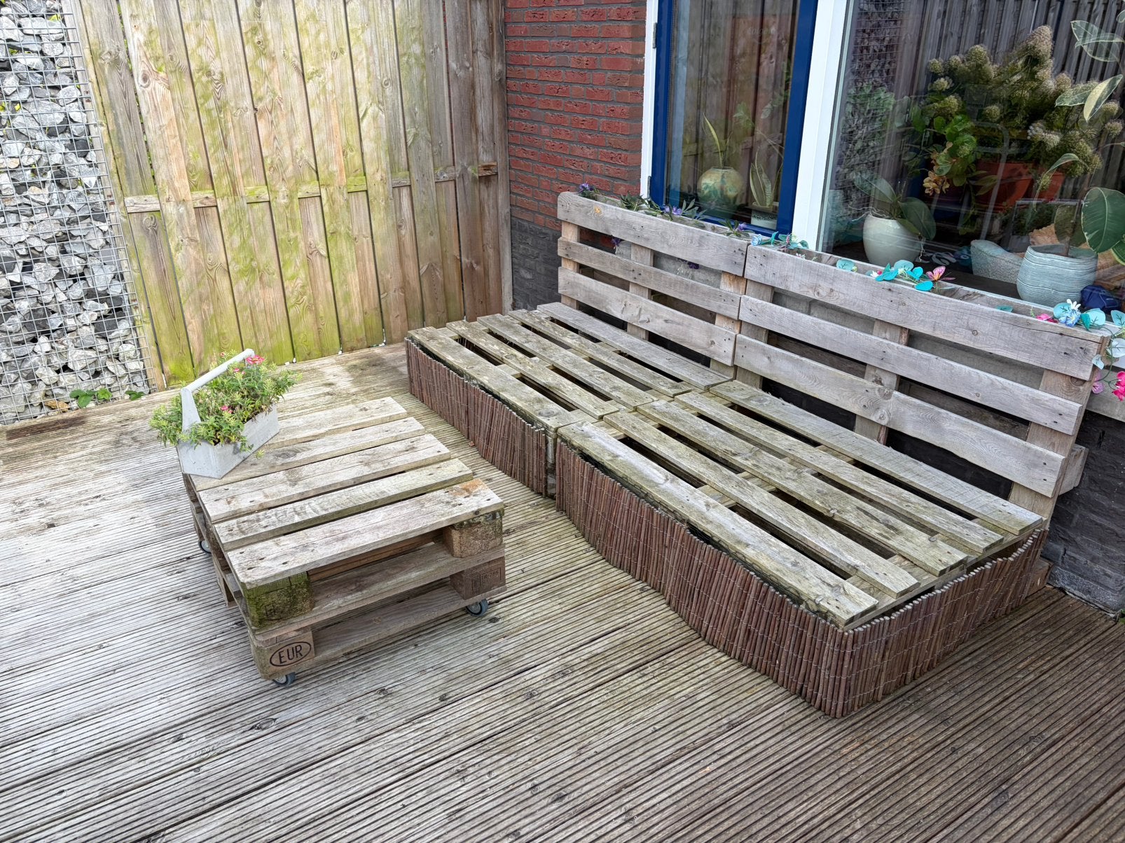 Gratis Palletbank en tafel, Tuin en Terras, Tuinbanken, Ophalen, Gebruikt, Hout