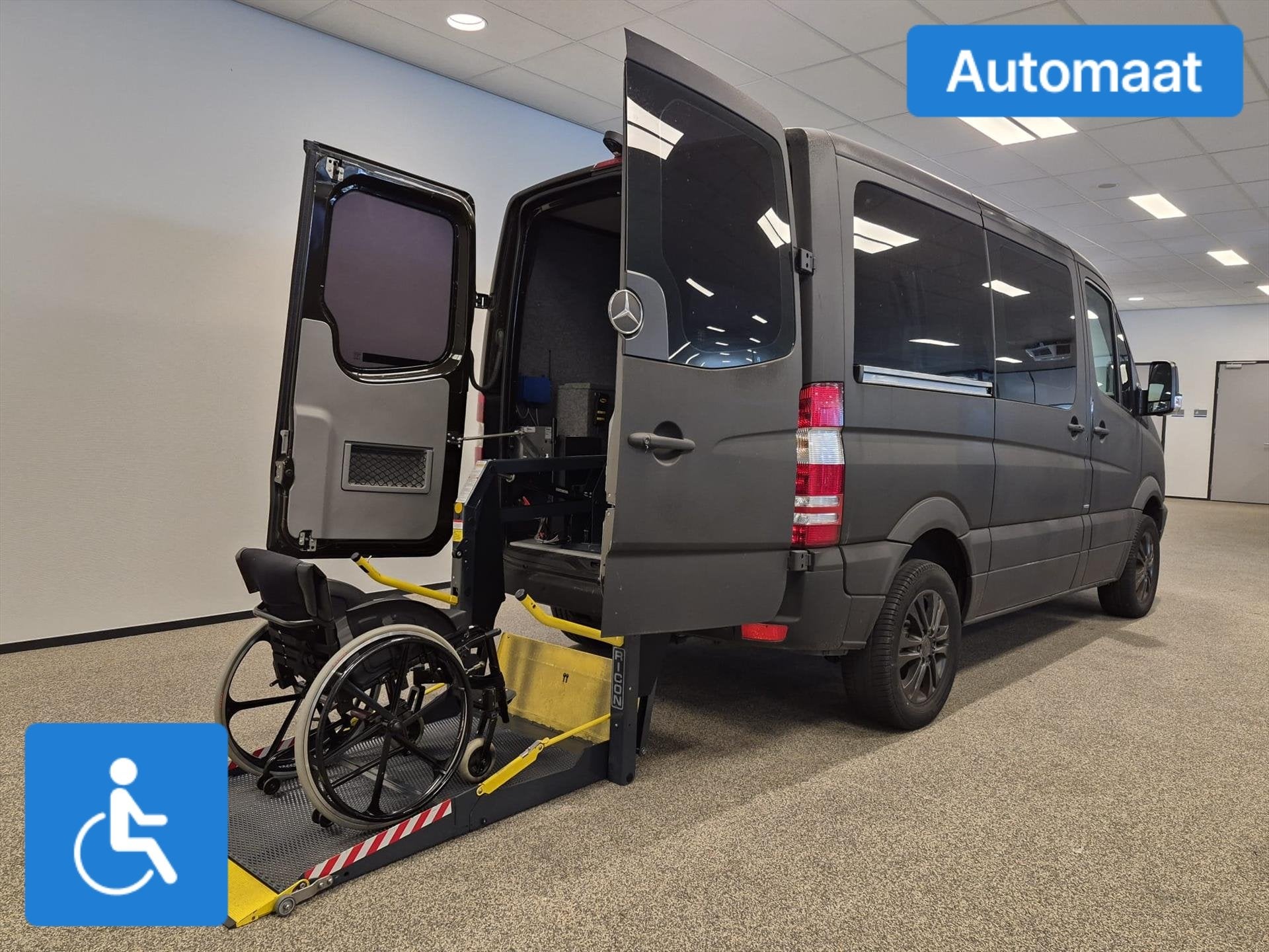 Mercedes-Benz Sprinter L1H1 Rolstoelbus Automaat (airco), Auto's, Stof, Gebruikt, Zwart, Zwart