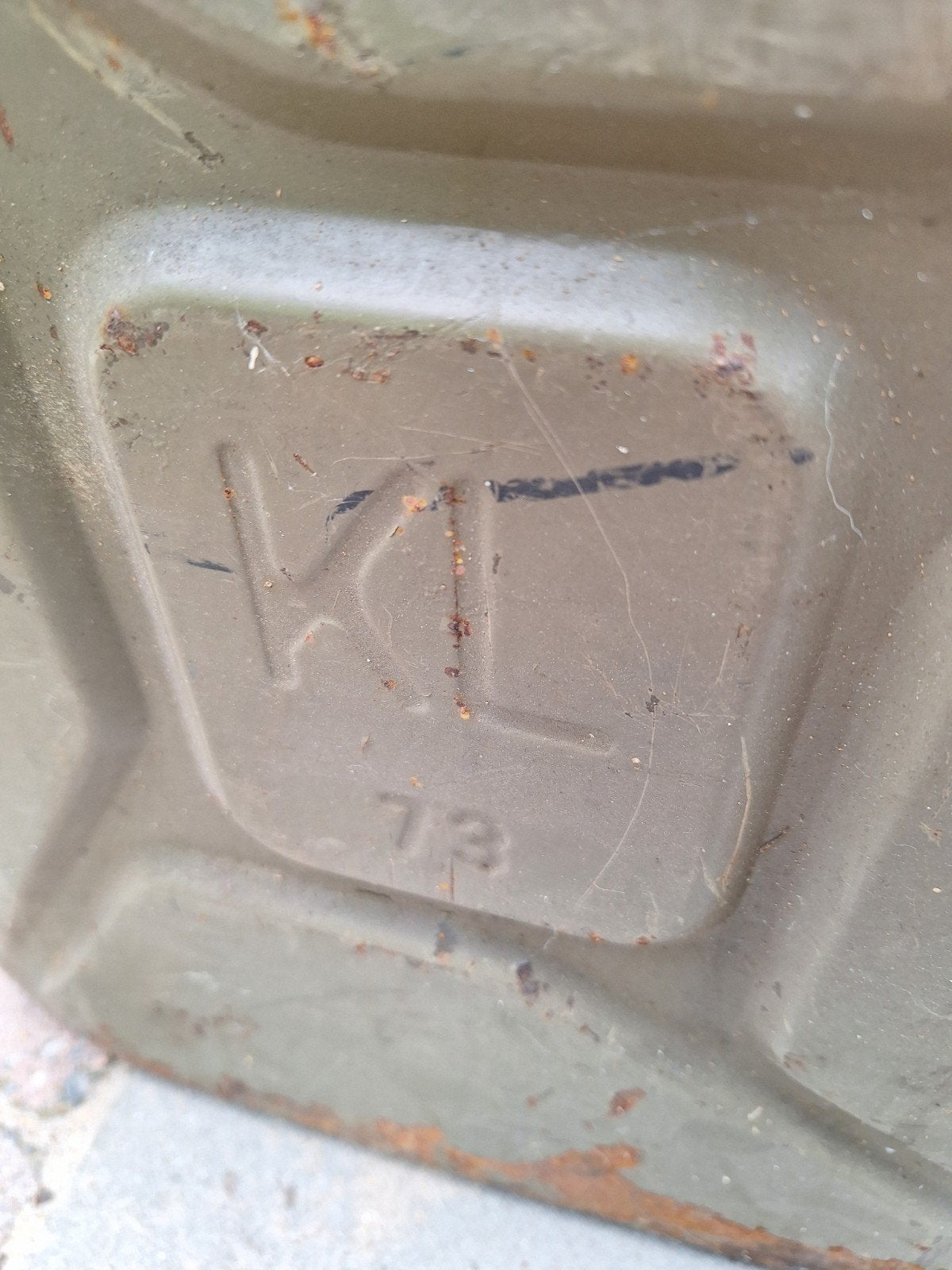 Oude leger jerrycan uit 1973 - KL, Verzamelen, Militaria | Algemeen, Ophalen, Landmacht, Nederland