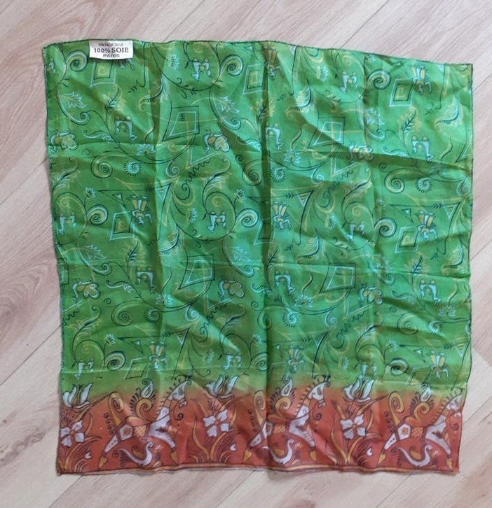 Vintage refurbished zijden sjaaltje uit India 65x65 cm, Kleding | Dames, Vintage Silk Paris, Ophalen of Verzenden, Zo goed als nieuw