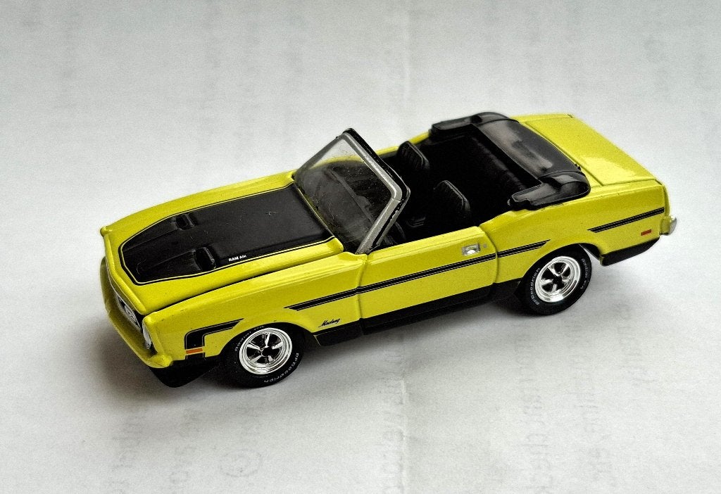 1972 Ford Mustang Convertible van Johnny Lightning geel, Ophalen of Verzenden, Nieuw, Auto