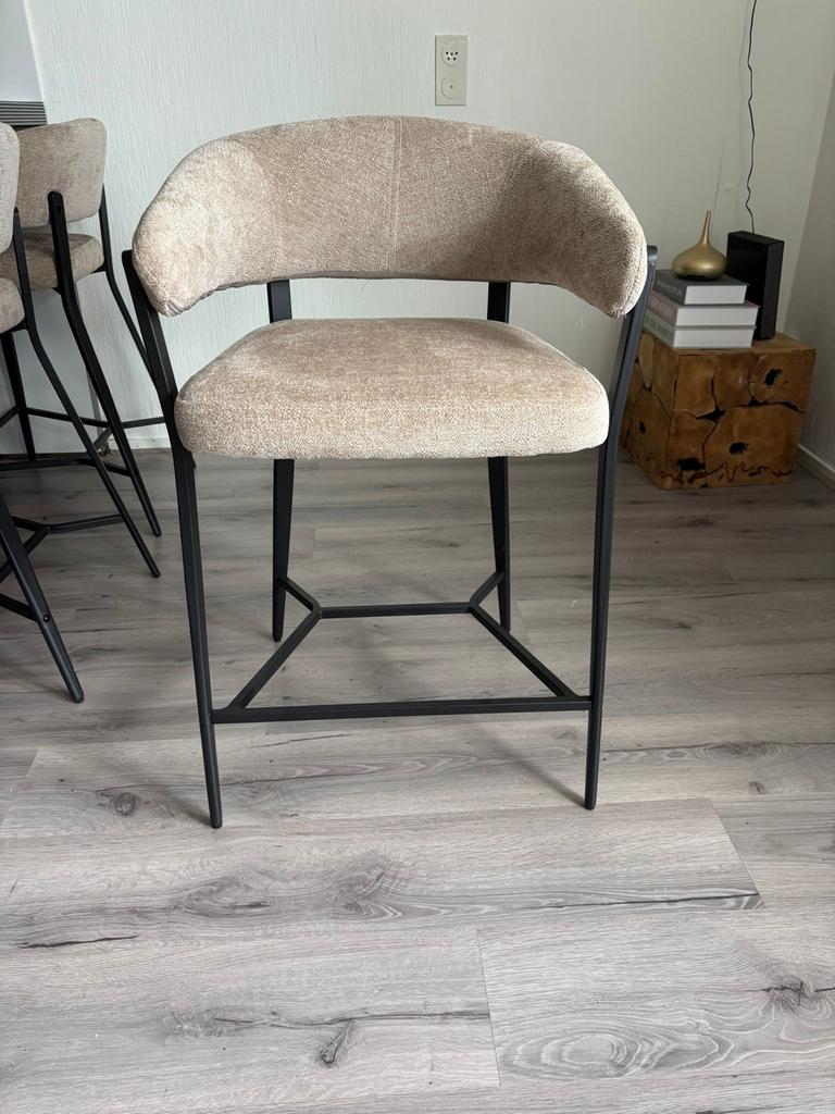 Barkruk - beige met Zwart Metaal-  4 stuks, Per stuk €95, Ophalen, Met voetsteun, 60 tot 90 cm, Nieuw