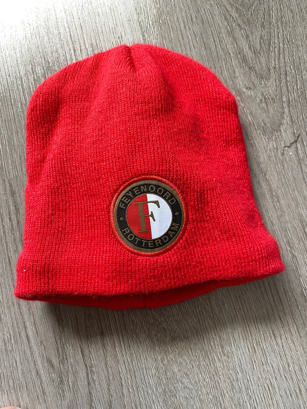 Feyenoord Muts Rood - voor baby 4-6 maanden, Kleding | Dames, Ophalen of Verzenden, Zo goed als nieuw, Maat 38/40 (M), Muts
