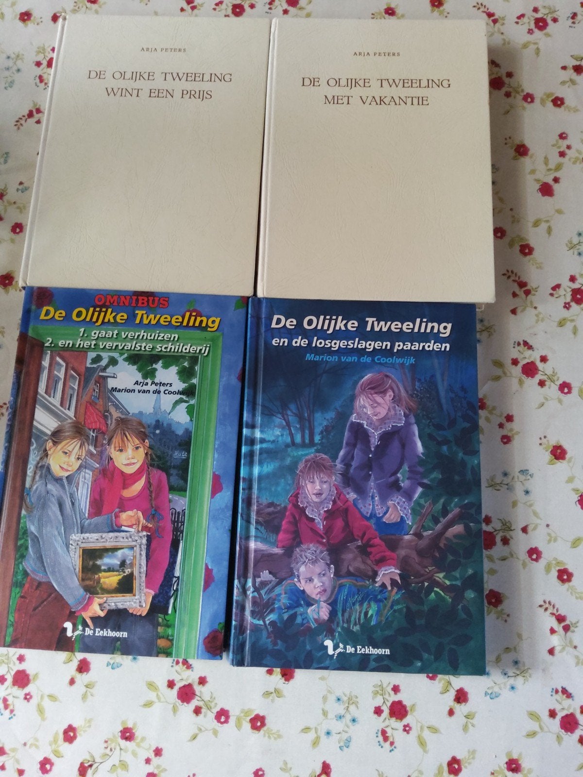 De Olijke Tweeling Boeken - 4-delige set, Ophalen of Verzenden, Gelezen, Arja Peters, Fictie algemeen