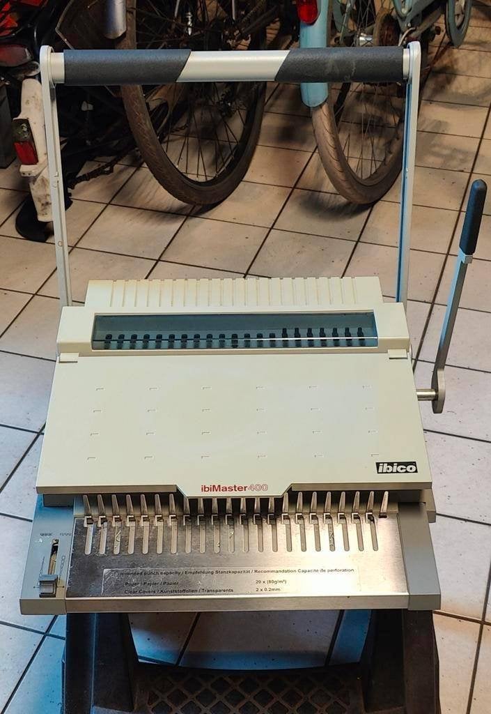 IBI Master 400 Inbindmachine - Handbediend, Ophalen, Gebruikt, Esselte BV, Vijzelmolenlaan 6, 3447 GX Woerden