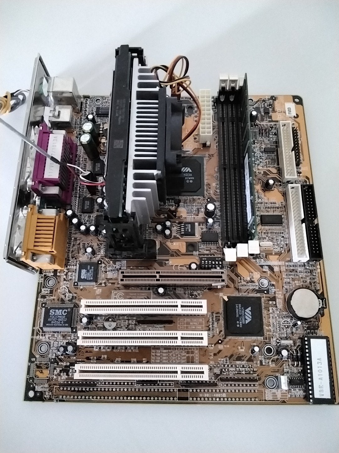 Biostar M6VBE ATX moederbord inclusief processor uit 1999, Computers en Software, Vintage Computers, Ophalen of Verzenden