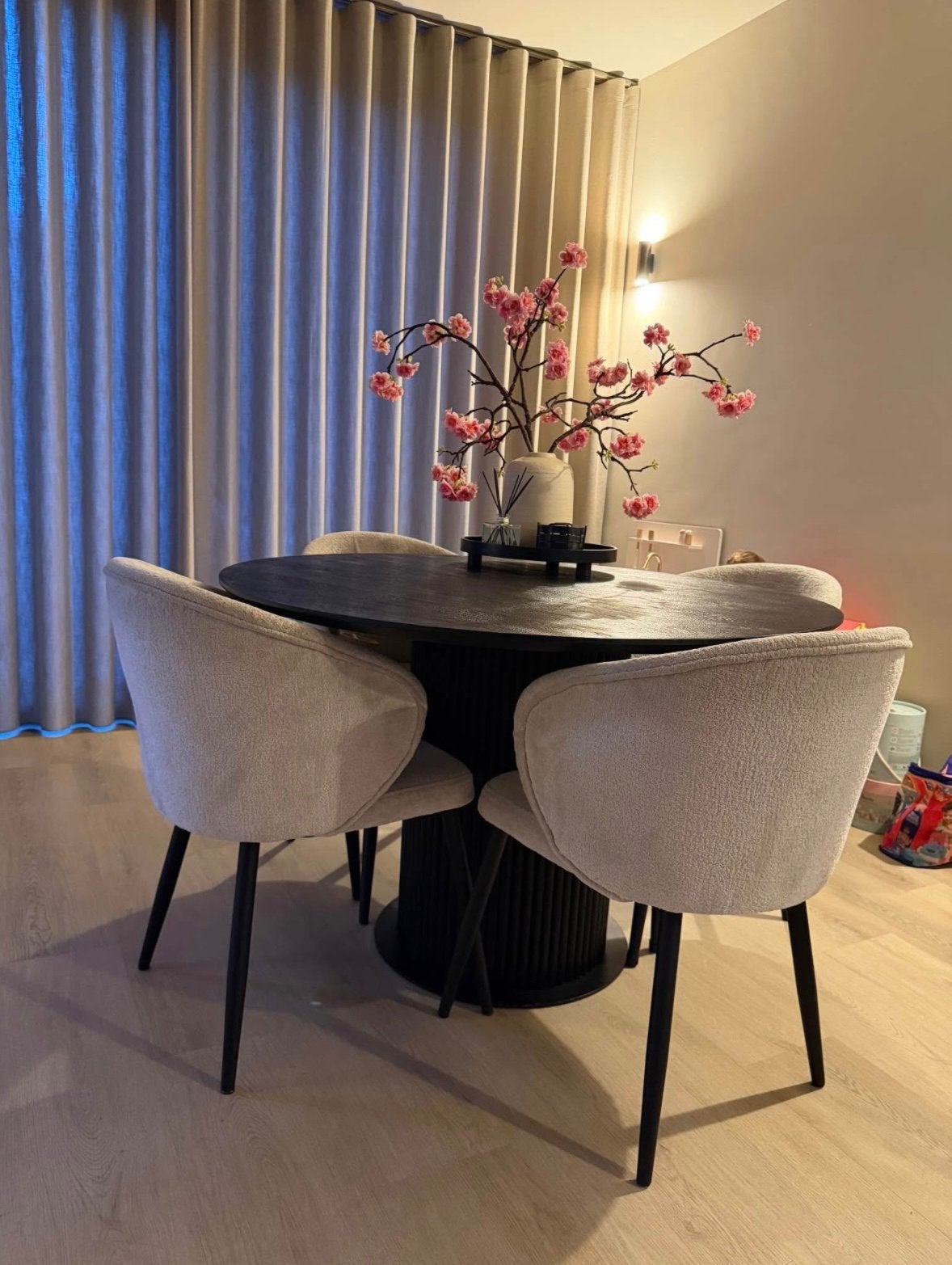 Ronde zwarte eettafel met 4 eetkamerstoelen, Ophalen, Rond, Zo goed als nieuw, Vier personen