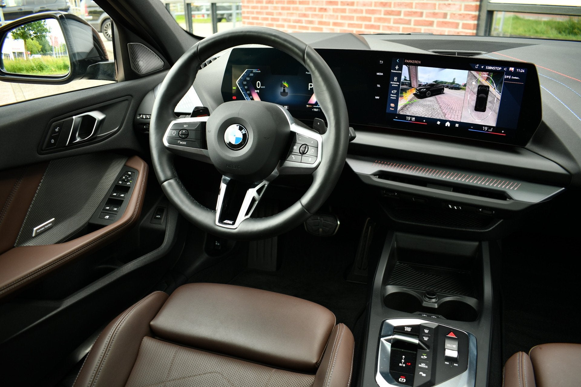 BMW 1 Serie 120 M-Sport Pano ACC 360 HUD Massage H/K 19inch, 12 maanden, Gebruikt, Zwart, 19 km/l