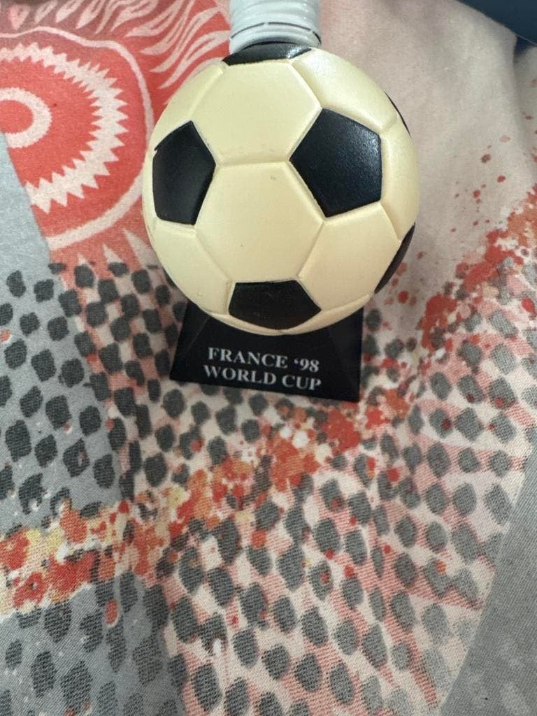 Voetbal Wereldkampioenschap Frankrijk '98 beeldje, Ophalen of Verzenden, Gebruikt, Overige sporten, Beeldje of Poppetje