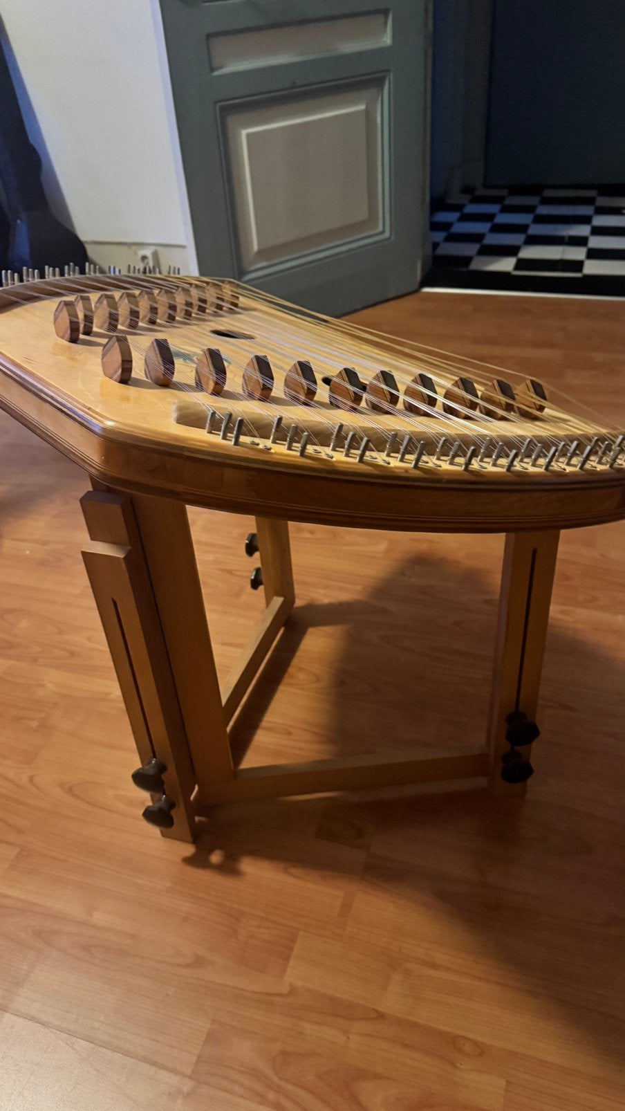 Beautiful Ganesh Santoor with stand, sticks and case., Ophalen, Zo goed als nieuw
