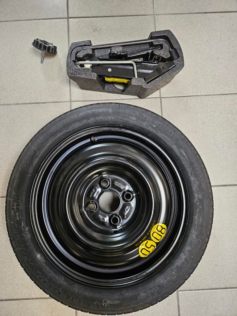 Continental thuiskomer met krikset. Voor peug 108, C1, Aygo, Auto-onderdelen, Banden en Velgen, 16 inch, Banden en Velgen, Nieuw