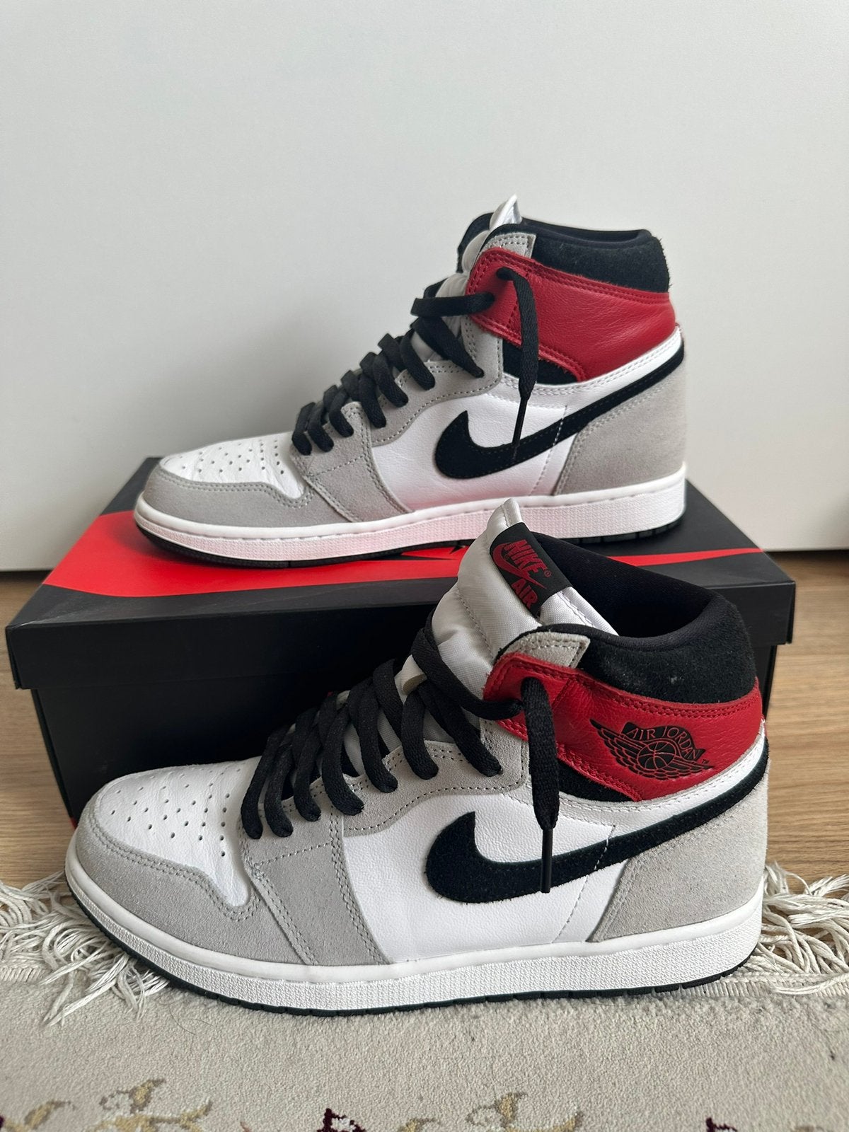 Air jordan 1 high smoke grey, Ophalen of Verzenden, Zo goed als nieuw, Schoenen