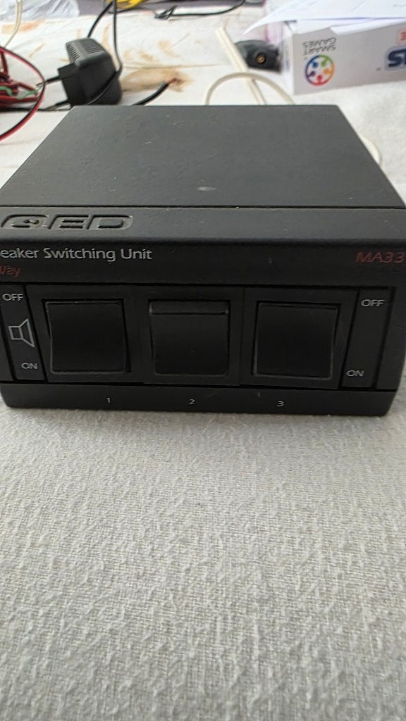 Speaker Switching Unit - QED MA33 - 3 Way / 3 in 1 Out -, Ophalen of Verzenden, Gebruikt
