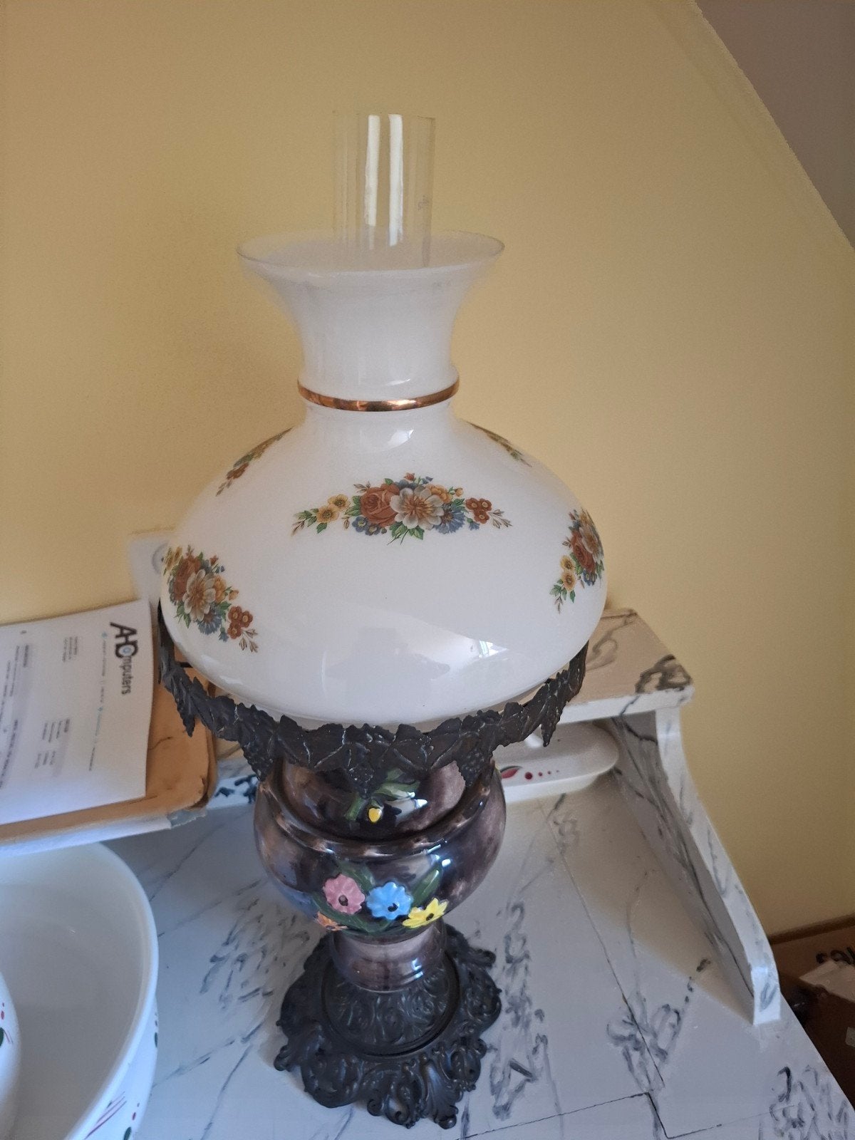 Vintage olielamp met bloemmotief, Antiek en Kunst, Antiek | Lampen, Ophalen