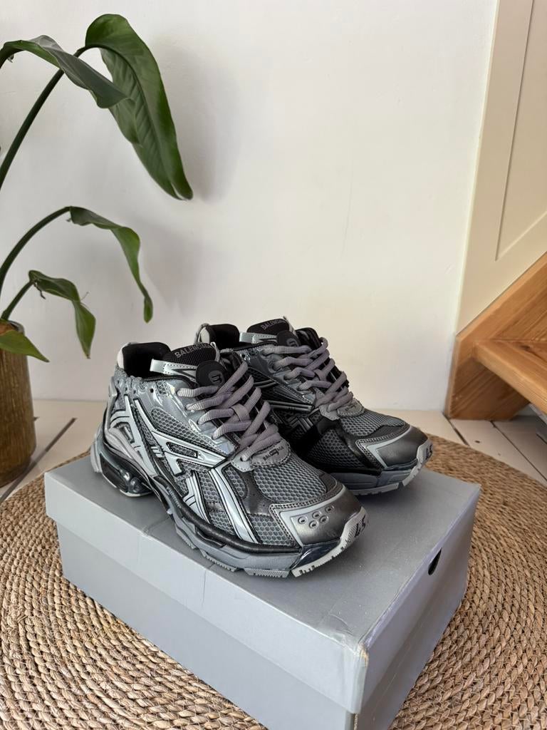 Balenciaga runners, Maat 45, perfecte staat, Ophalen of Verzenden, Zo goed als nieuw, Zwart