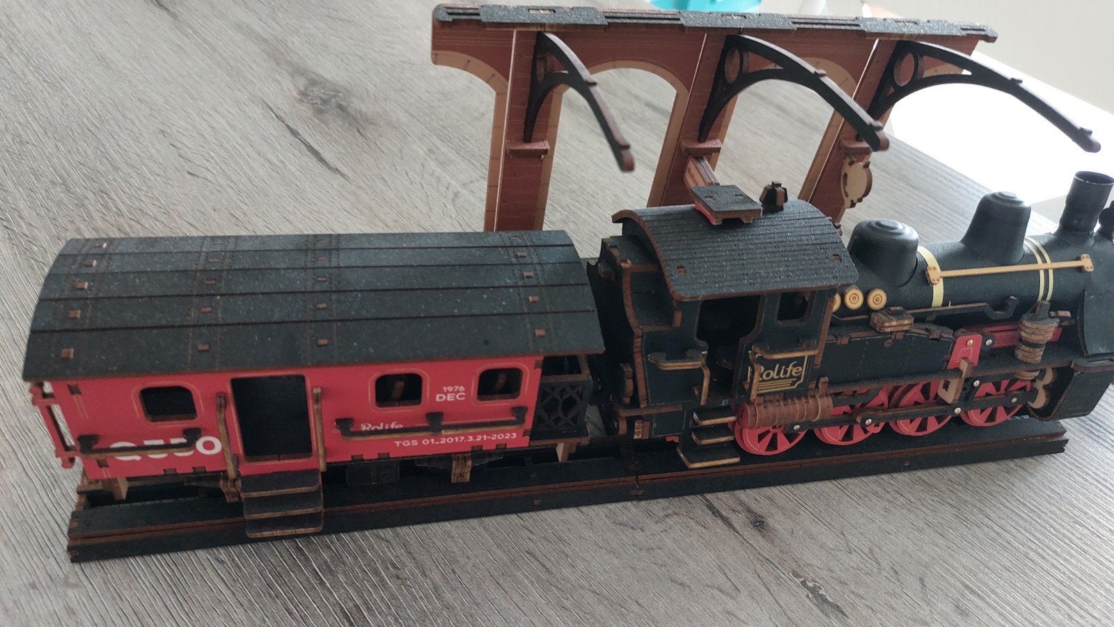 Rolife Houten Modelbouw Trein met Wagon en Brug, Ophalen
