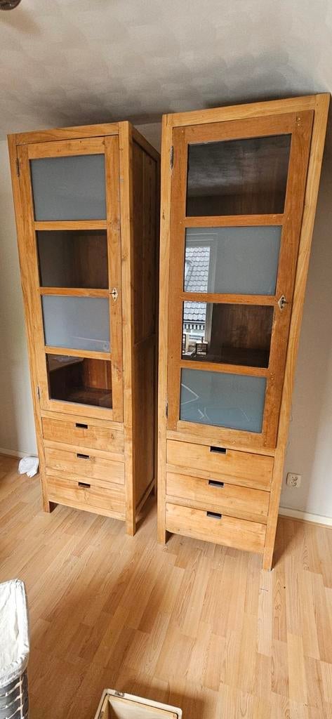 Set van 2 massief houten vitrinekasten met lades, Ophalen, Gebruikt, Met deur(en), Landelijk, Robuust