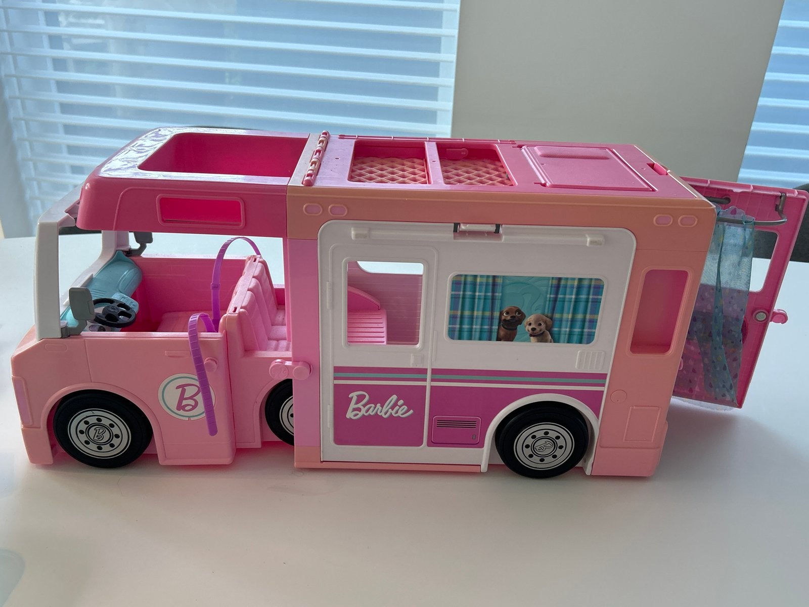 Barbie Camper met accessoires - Zo goed als nieuw, Ophalen of Verzenden, Zo goed als nieuw, Meisje