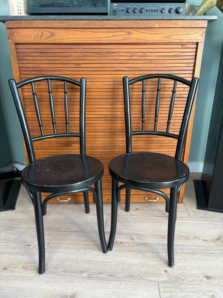 Twee vintage zwarte bistro stoelen, Ophalen