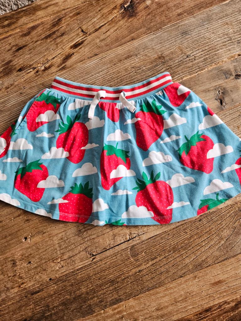 Leuk rokje met vast broekje, aardbeienprint, maat 128, Kinderen en Baby's, Kinderkleding | Maat 128, Ophalen of Verzenden, Boden