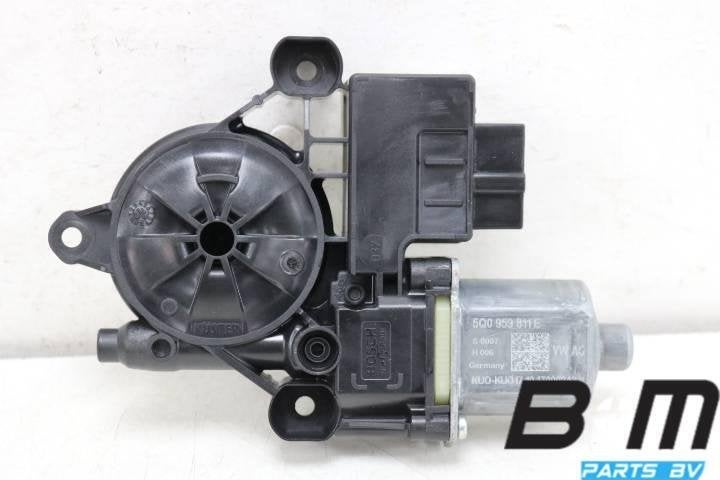 Raammotor linksachter VW Tiguan 5NA 5Q0959811E, Gebruikt