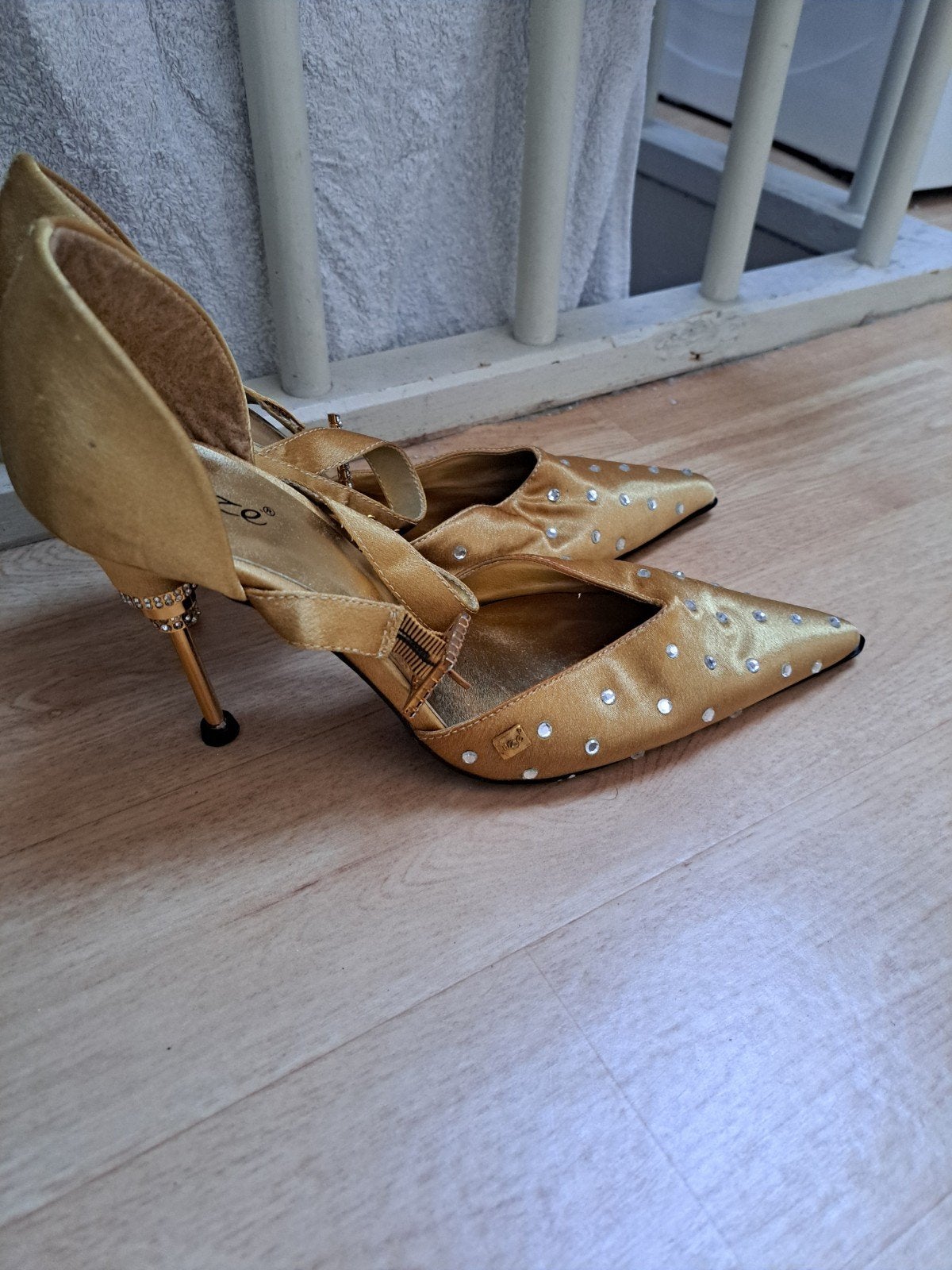 Gouden pumps met steentjes - Maat 39, Ophalen