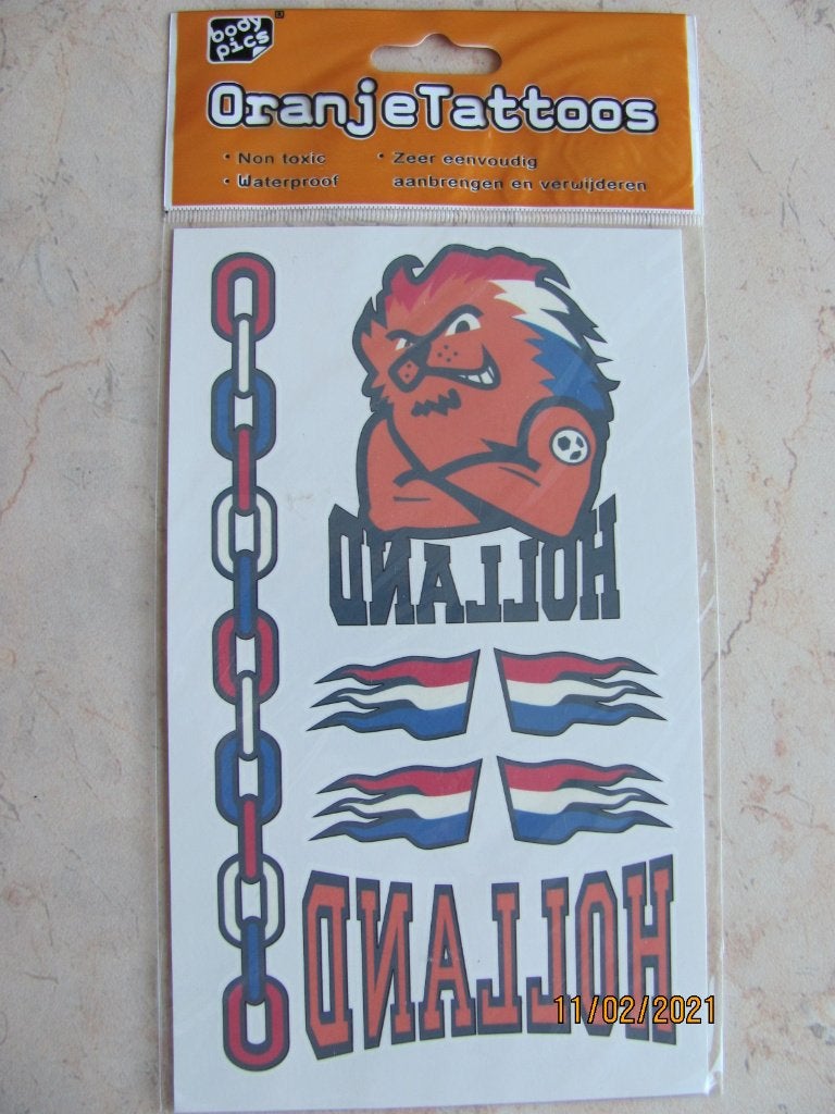 NIEUW in verpakking 7 x Oranje Voetbal TATTOOS plakplaatjes, Ophalen of Verzenden, Nieuw, Schmink, Oranje of Koningsdag