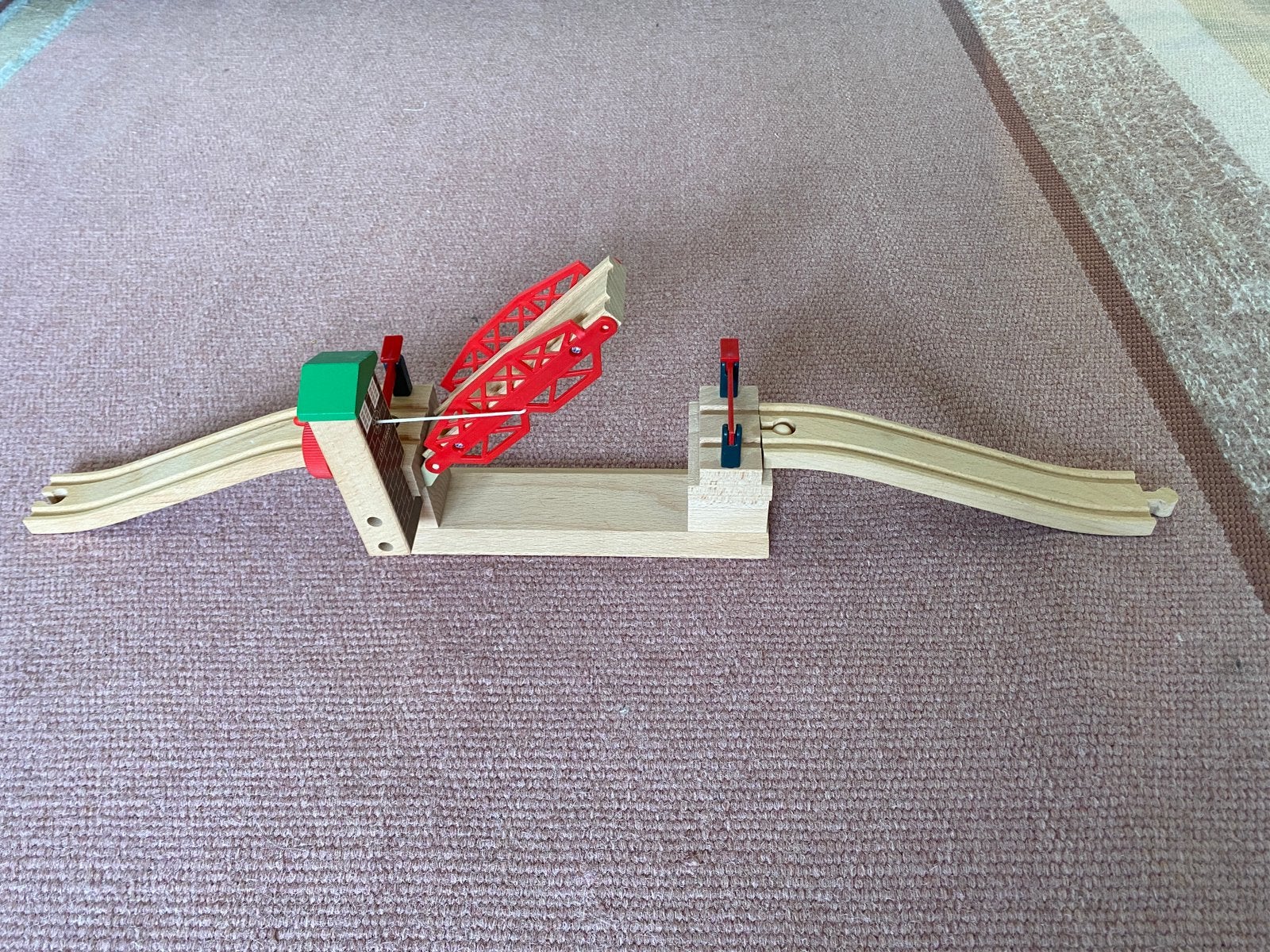 Brio ophaalbrug voor briotrein, Kinderen en Baby's, Speelgoed | Houten speelgoed, Ophalen, Zo goed als nieuw