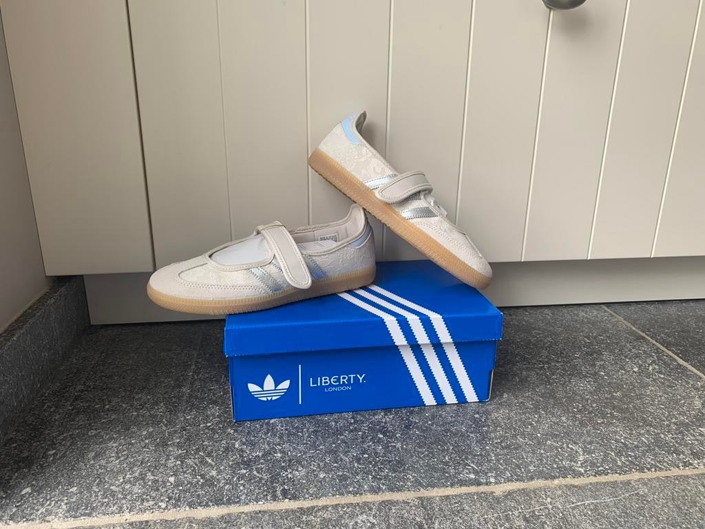 Adidas Samba Jane “ Liberty London “ Maat 39 1/3, Wit, Nieuw, Ophalen of Verzenden, Sneakers of Gympen