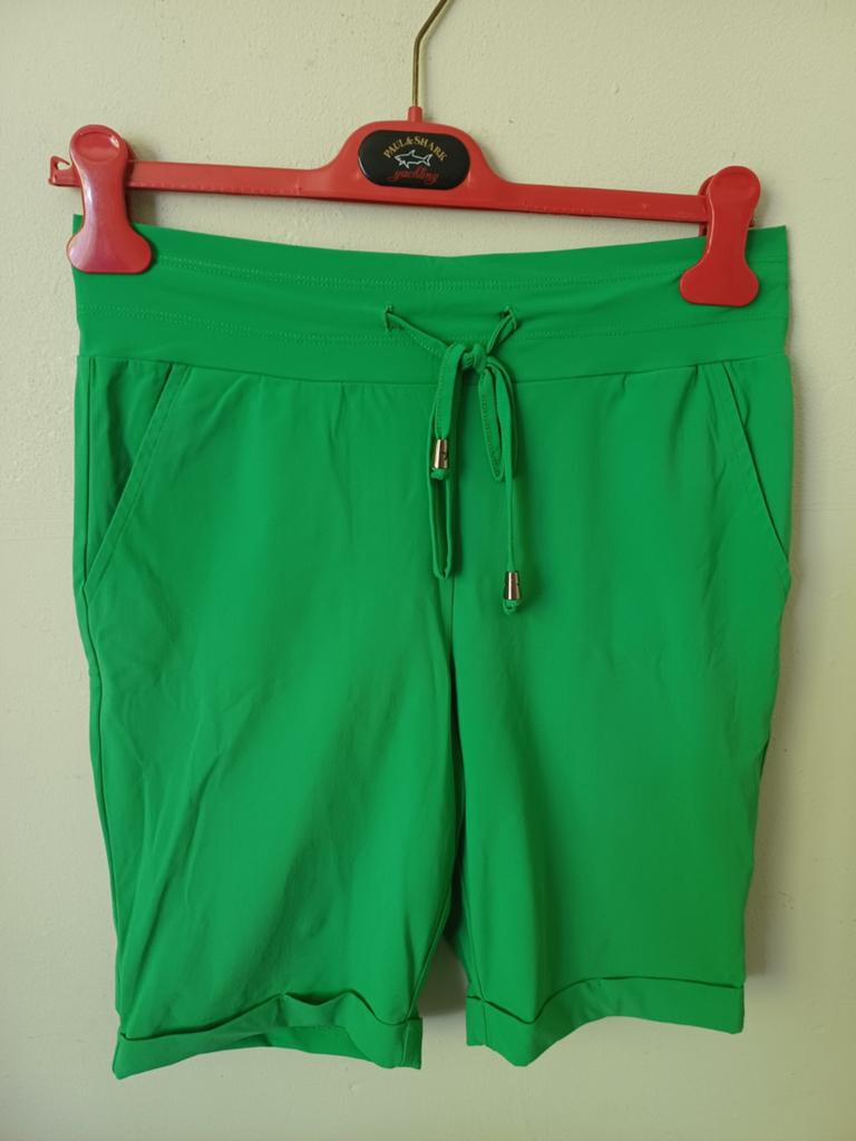Bermuda van Mi Piace fris groen M, Kleding | Dames, Broeken en Pantalons, Maat 38/40 (M), Mi Piace, Kort, Ophalen of Verzenden