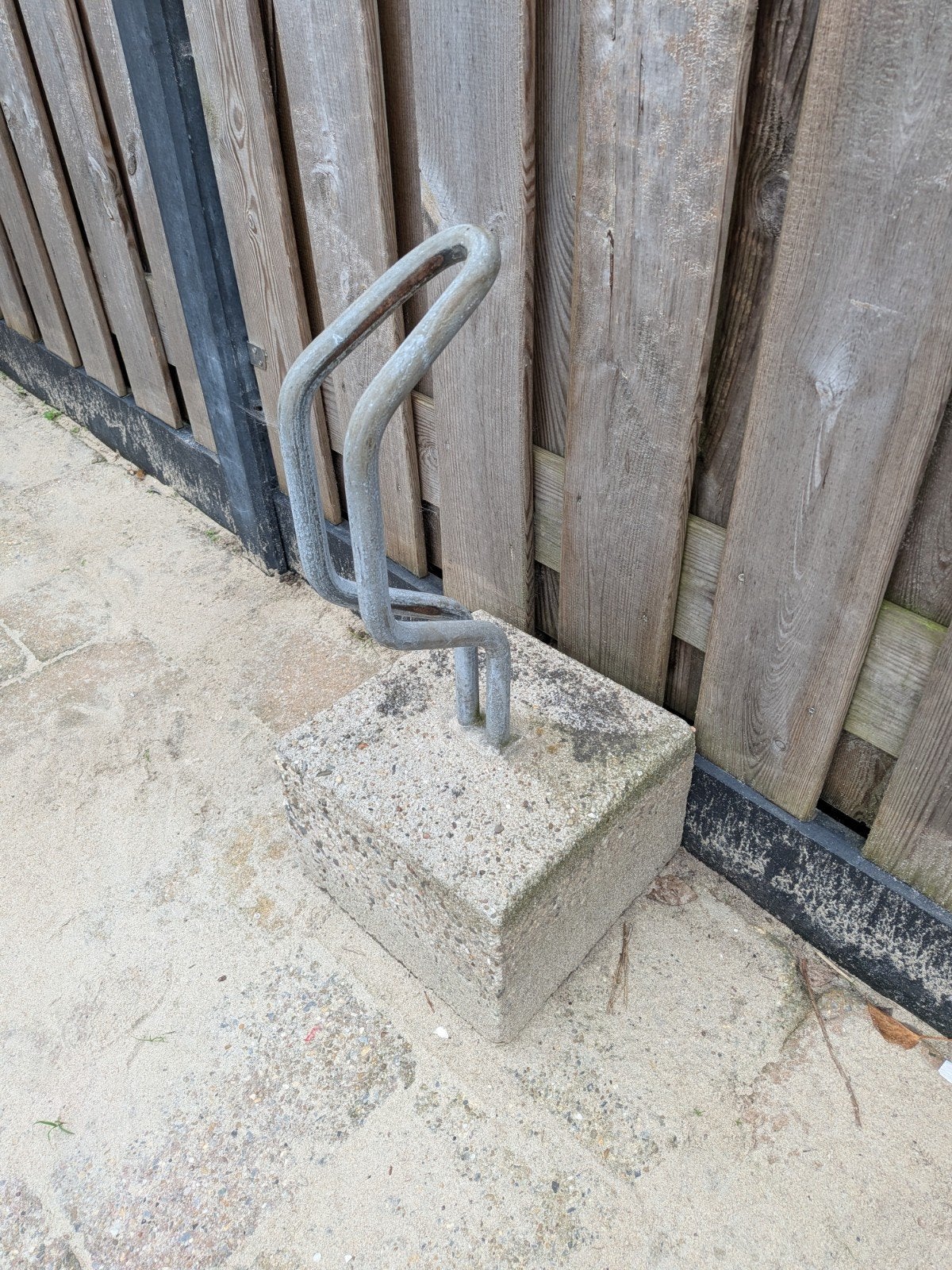 Fietsbeugel in beton, Ophalen, Gebruikt