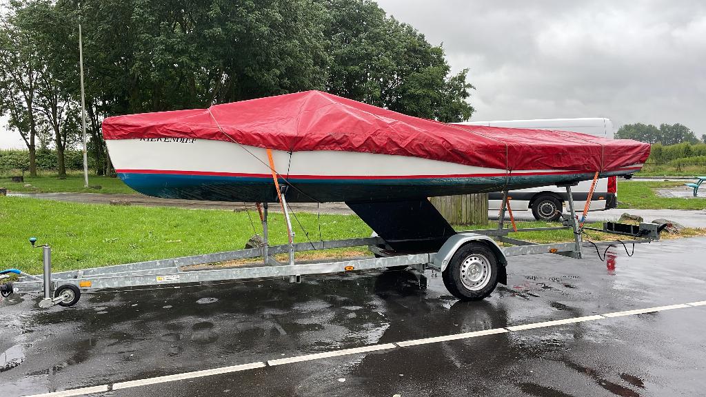 Zeilboot Polyvalk, met trailer en nieuwe buitenboordmotor, Ophalen, Gebruikt, 85 cm, 4 pk