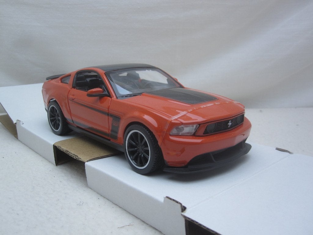 Ford Mustang Boss 302 2006 Oranje/zwart 1:24 Maisto, Ophalen of Verzenden, Nieuw, Auto, Maisto