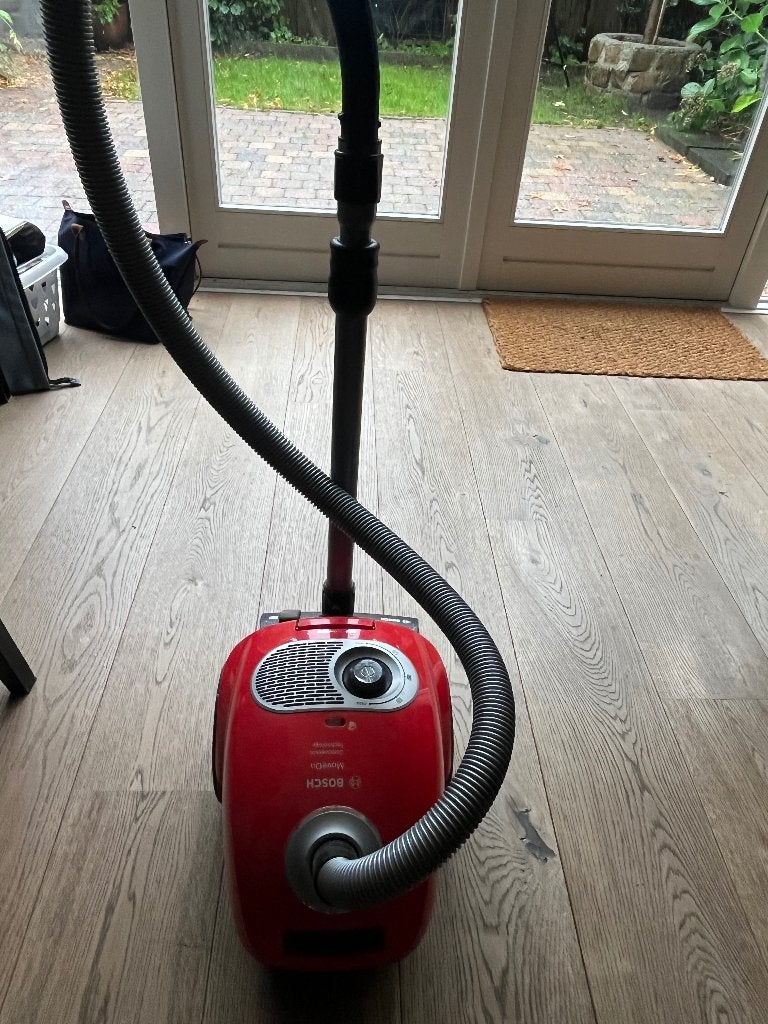 Bosch MoveOn stofzuiger rood – Compact & krachtig, Ophalen, Gebruikt, Bosch, Geschikt voor harde vloeren