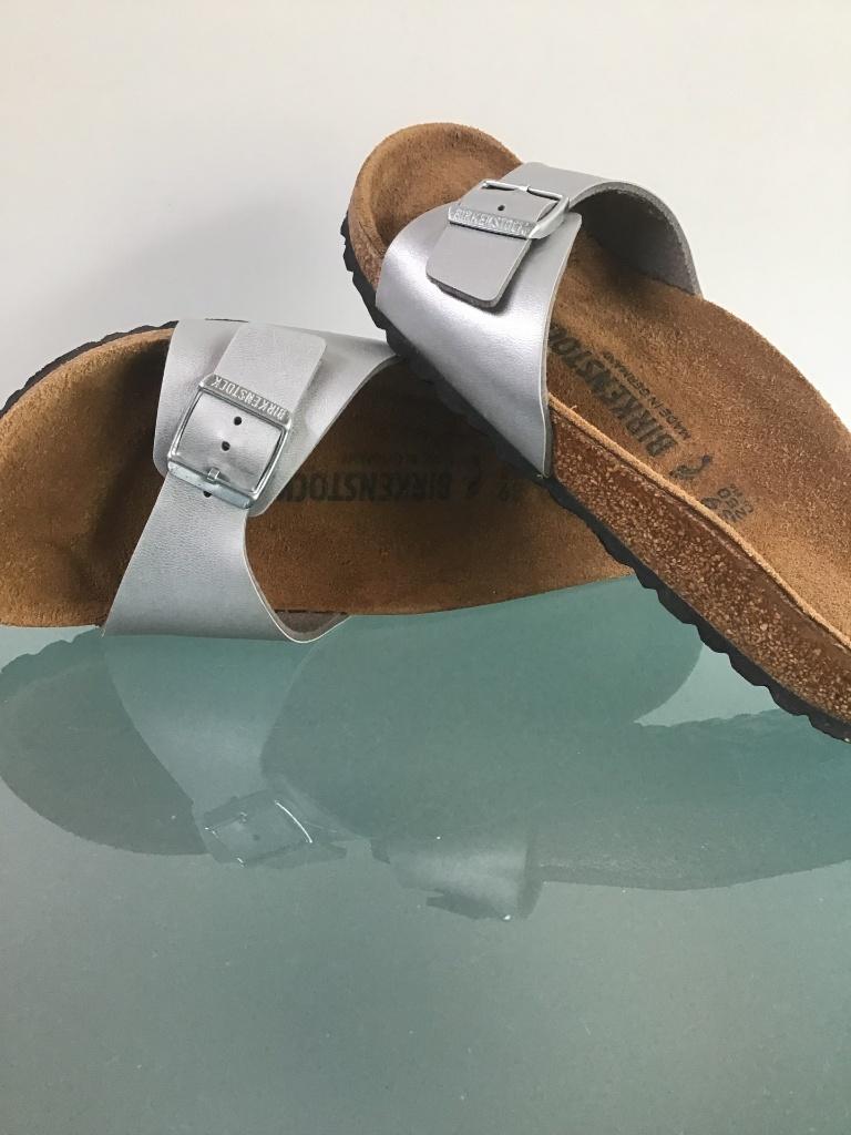 Birkenstock 39 Madrid zilveren slippers | Gratis verzenden, Kleding | Dames, Schoenen, Slippers, Overige kleuren, Verzenden, Zo goed als nieuw
